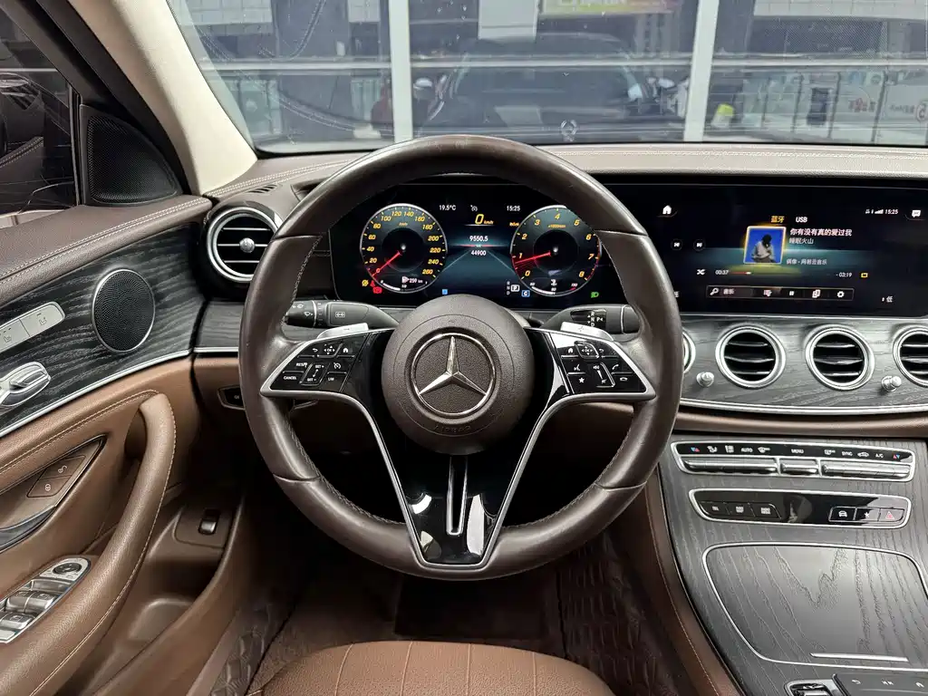 Mercedes-Benz E-Class — миниатюра 6