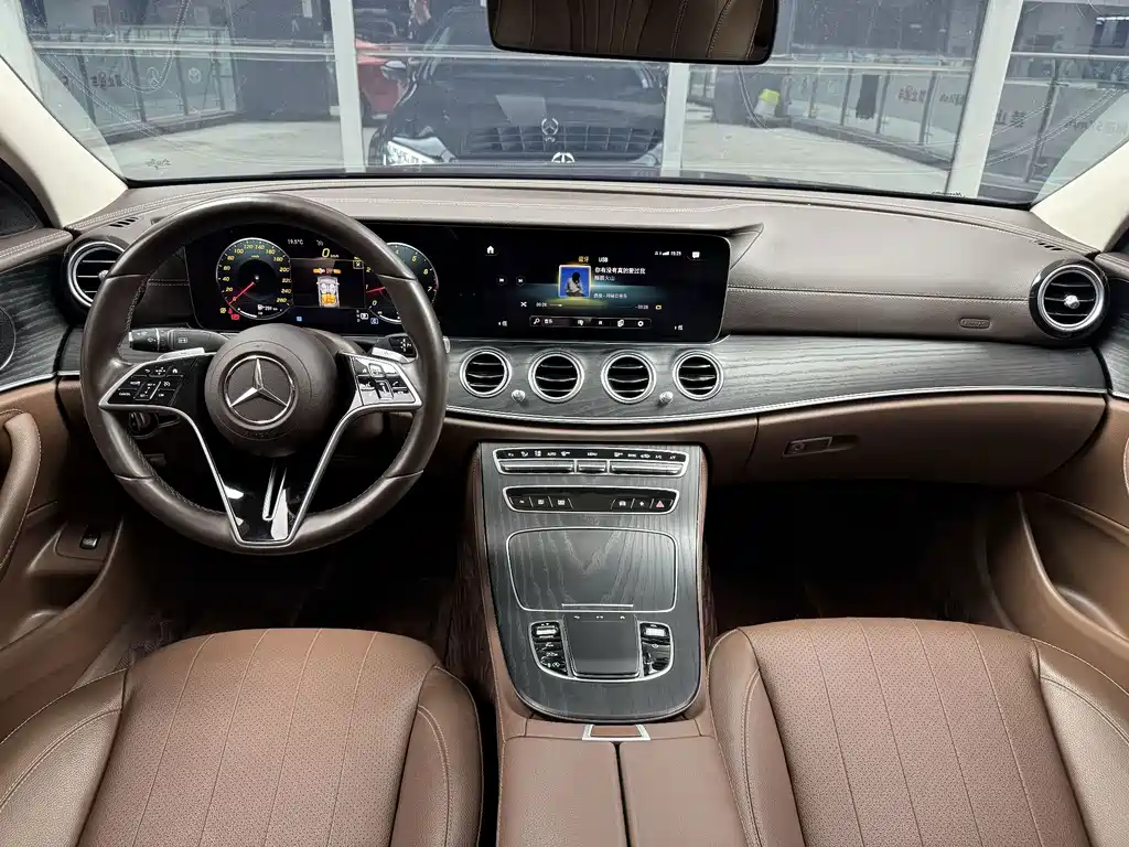 Mercedes-Benz E-Class — миниатюра 5