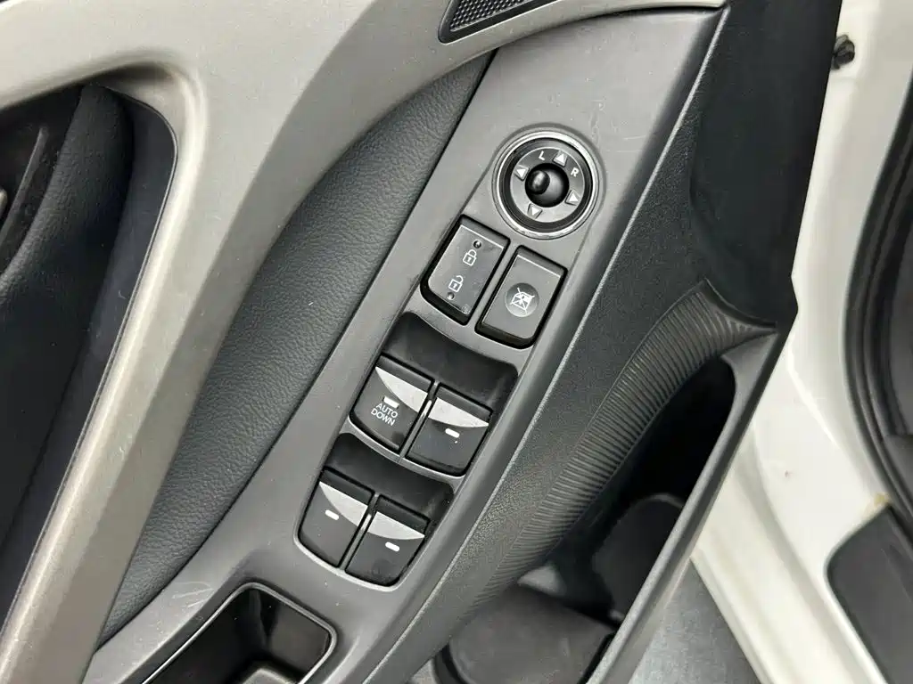 Hyundai Elantra Langdong — миниатюра 10