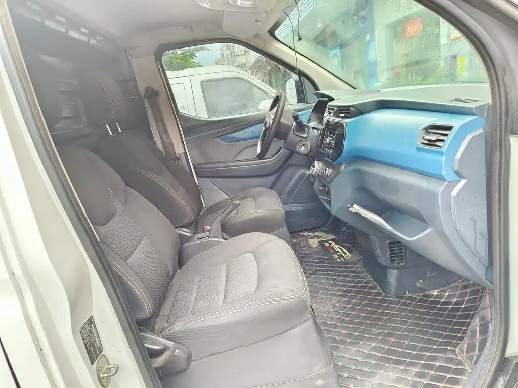 SAIC MAXUS CHASE EV30