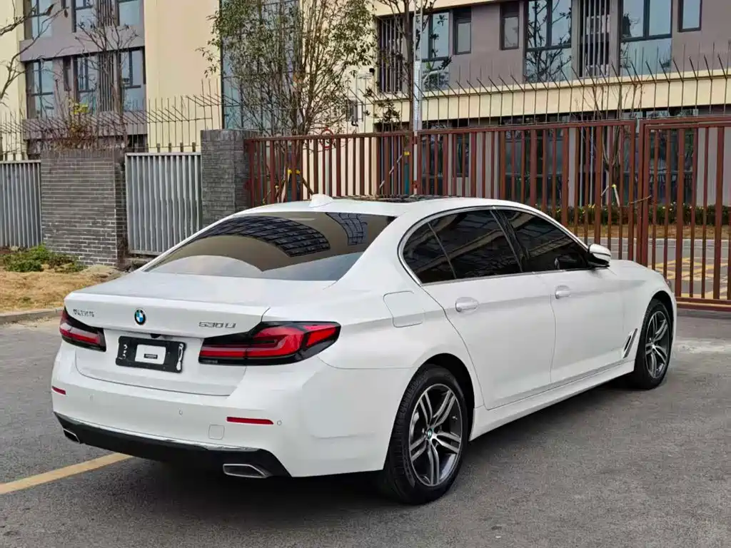 BMW 5 SERIES