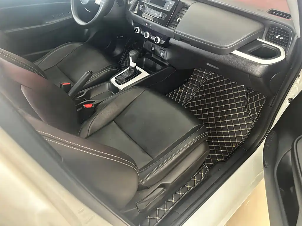 Honda Fit — миниатюра 8