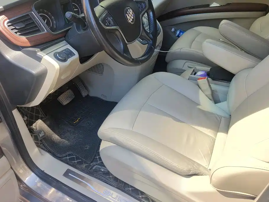Buick GL8 — миниатюра 8