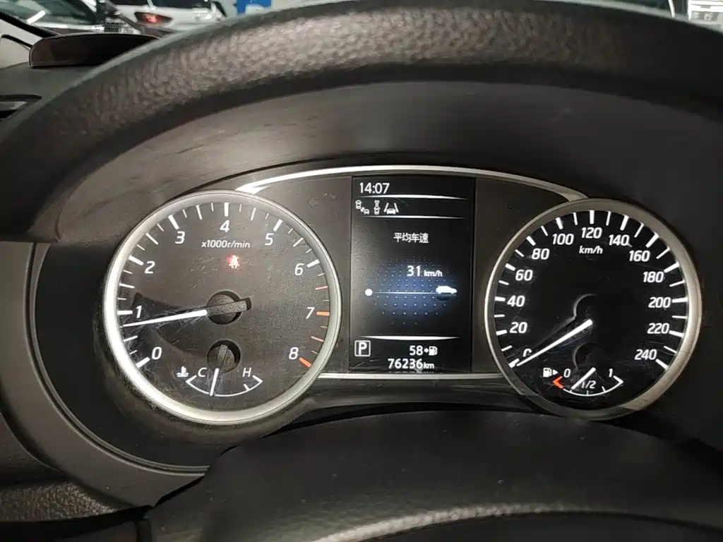 Nissan Tiida — миниатюра 12