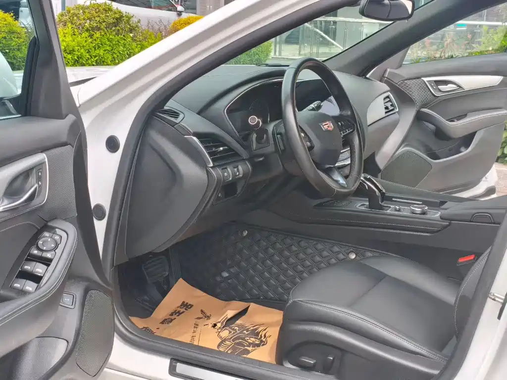 Cadillac CT5 — миниатюра 4