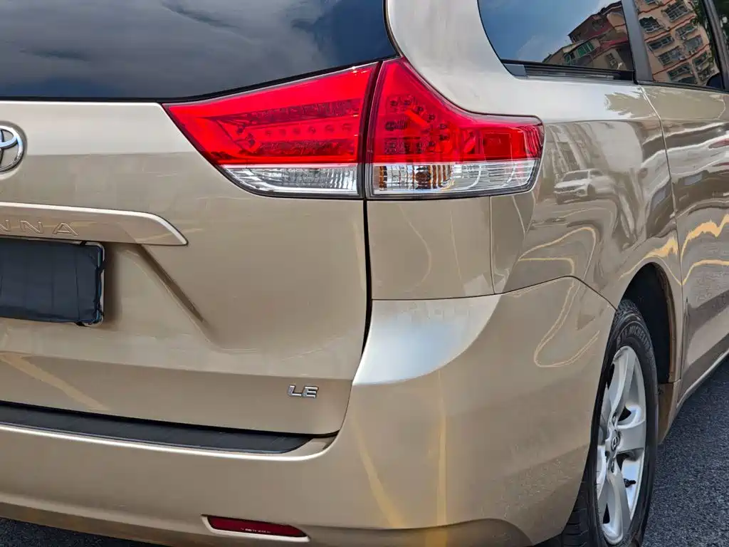 Toyota Sienna — миниатюра 10