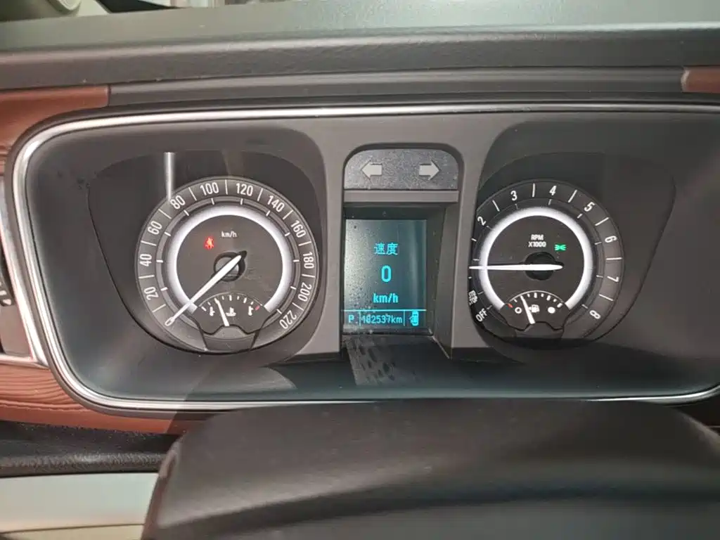 Buick GL8 — миниатюра 12