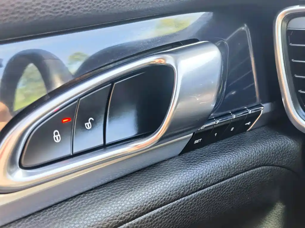 Porsche Panamera — миниатюра 24