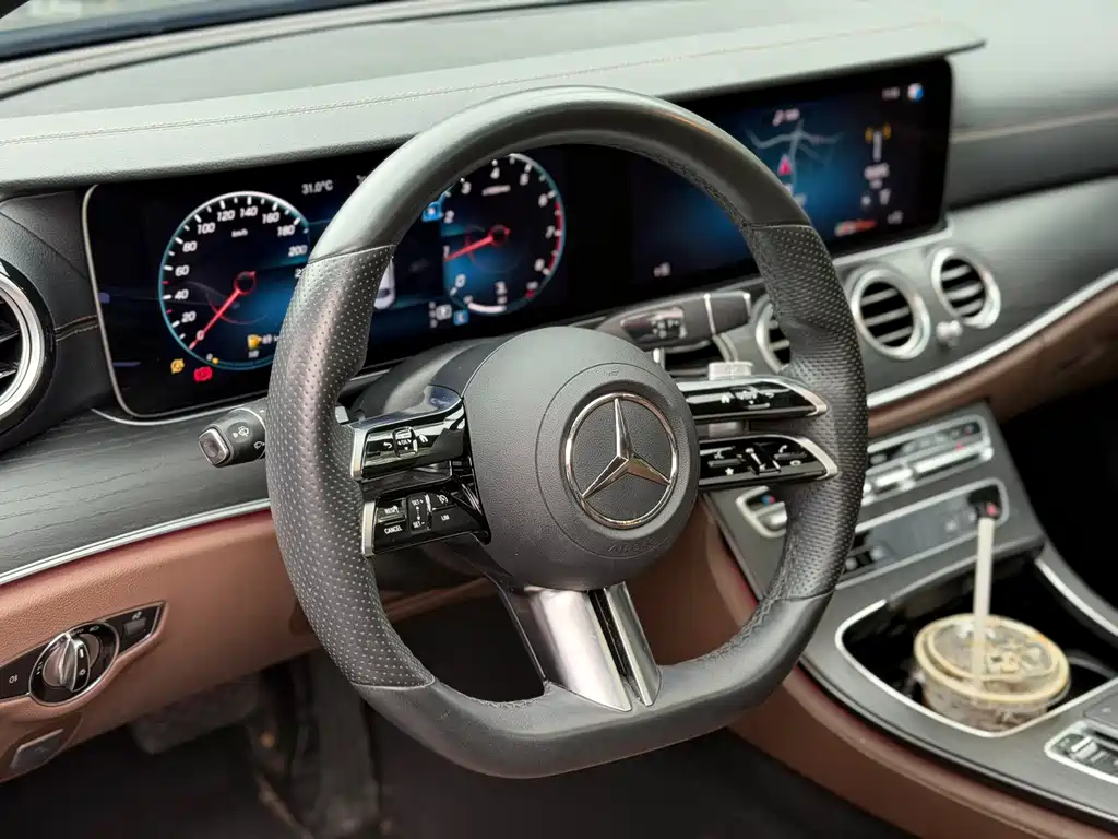 Mercedes-Benz E-Class — миниатюра 4