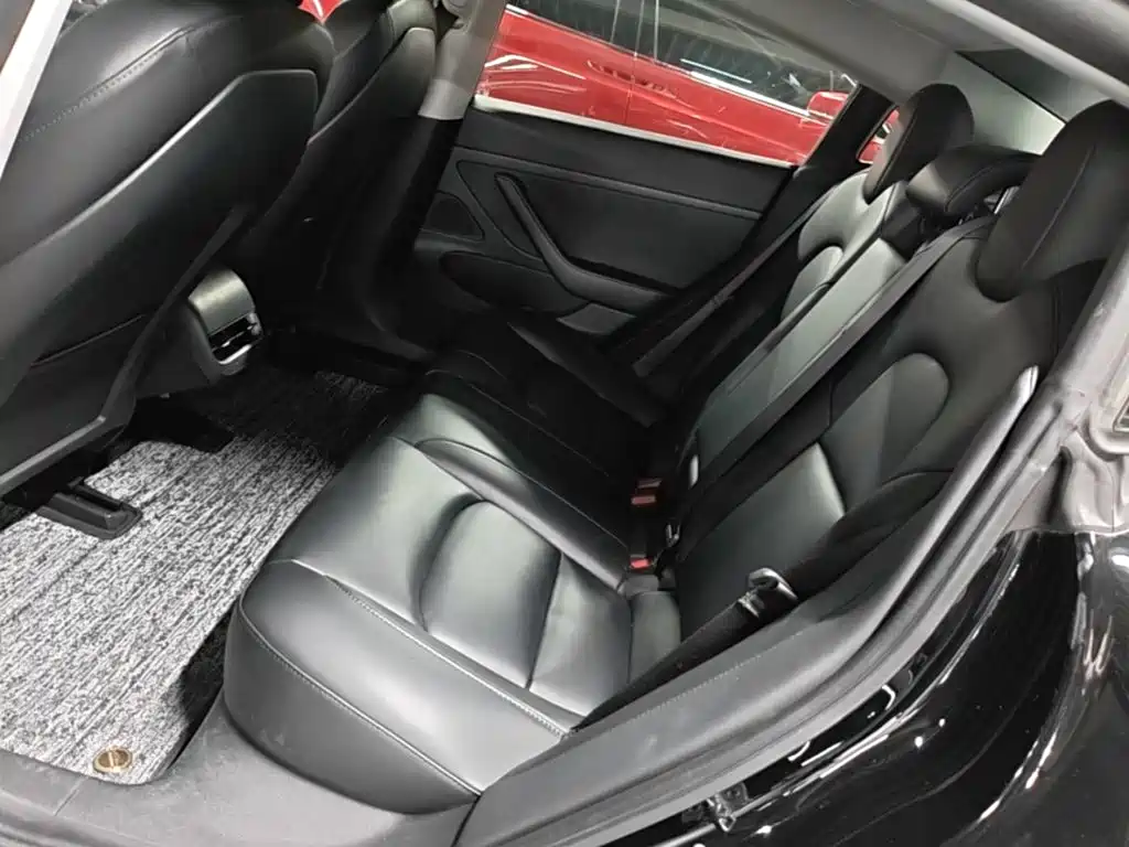 Tesla Model 3 — миниатюра 17