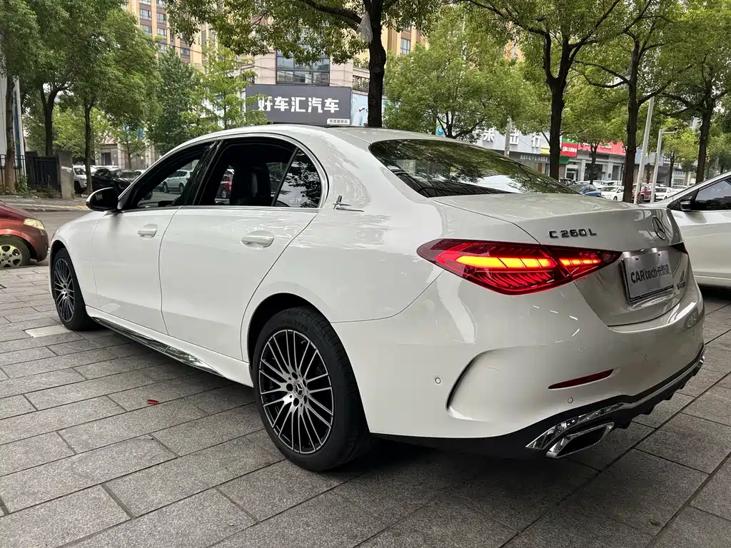 Mercedes-Benz C-Class — миниатюра 13