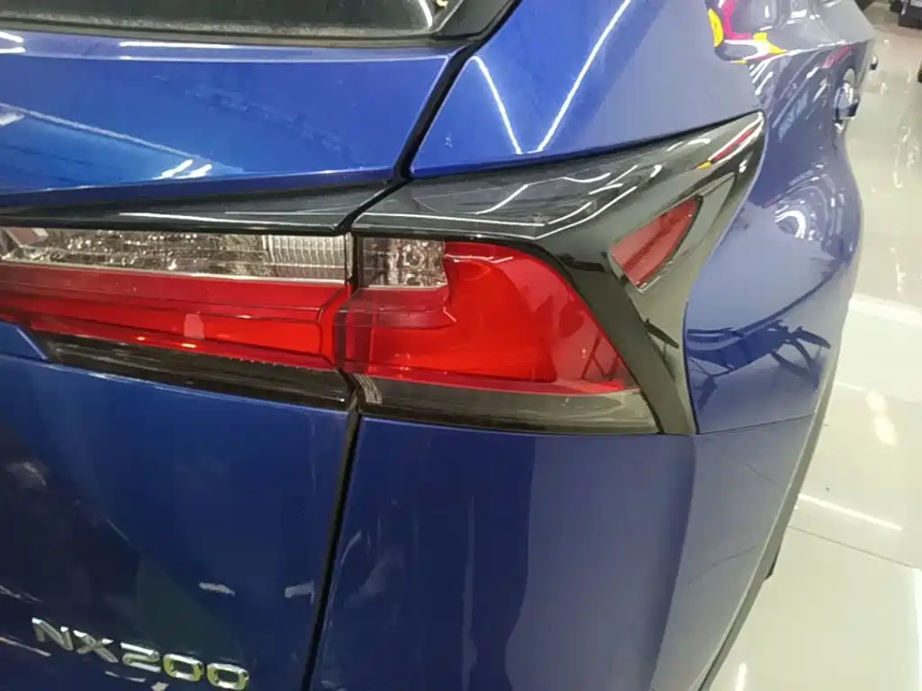 Lexus NX — миниатюра 8