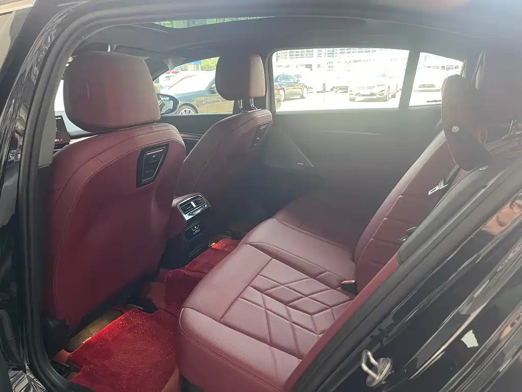 BMW 5 Series — миниатюра 21