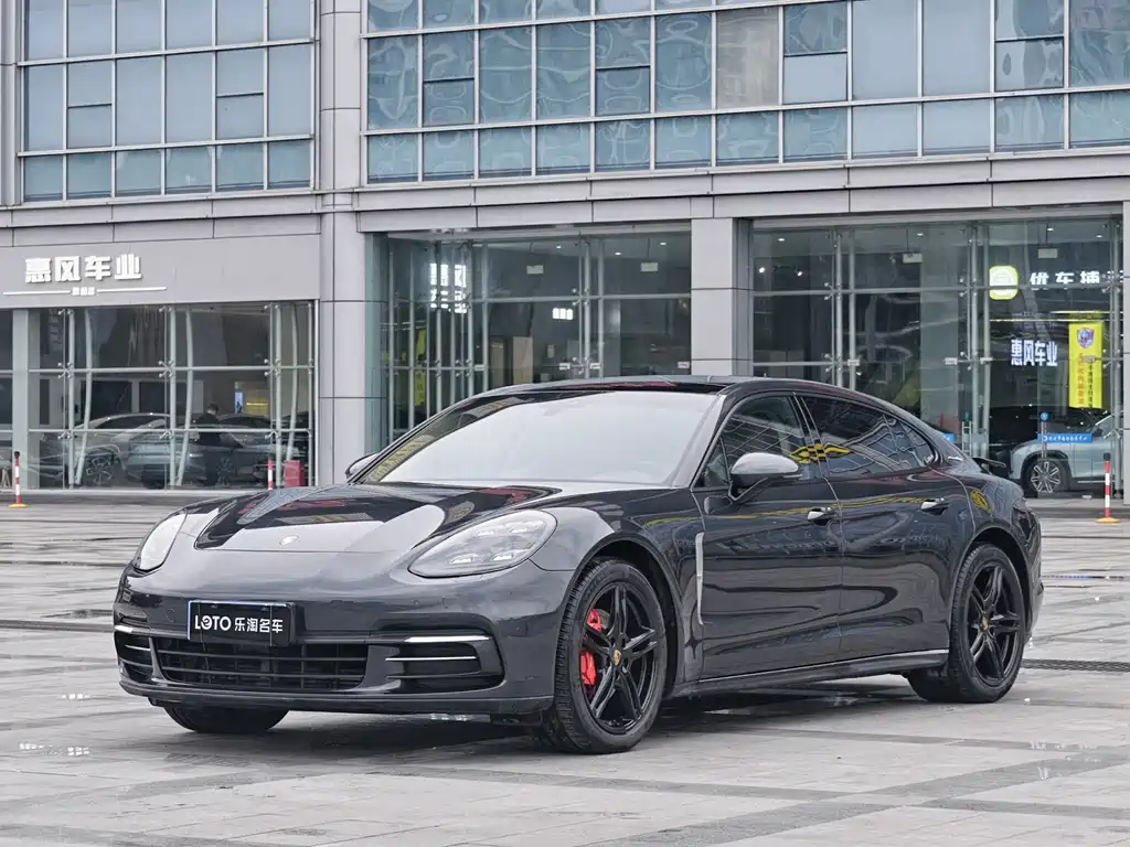 PORSCHE PANAMERA