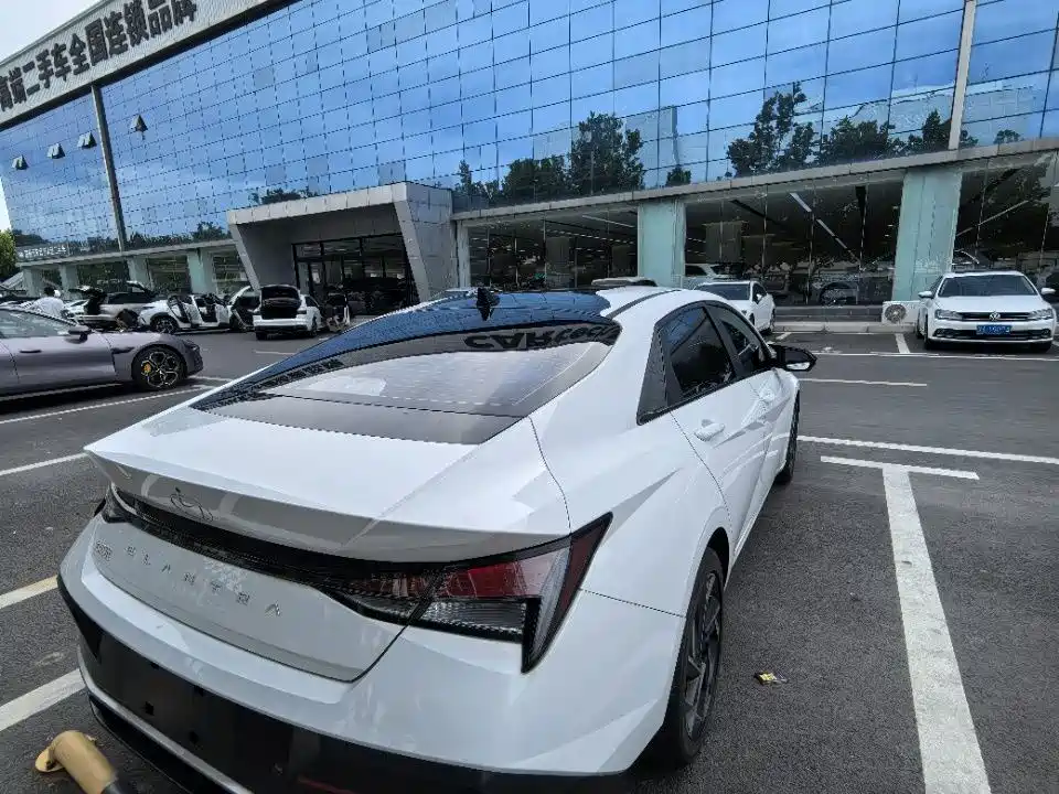 Hyundai Elantra — миниатюра 6