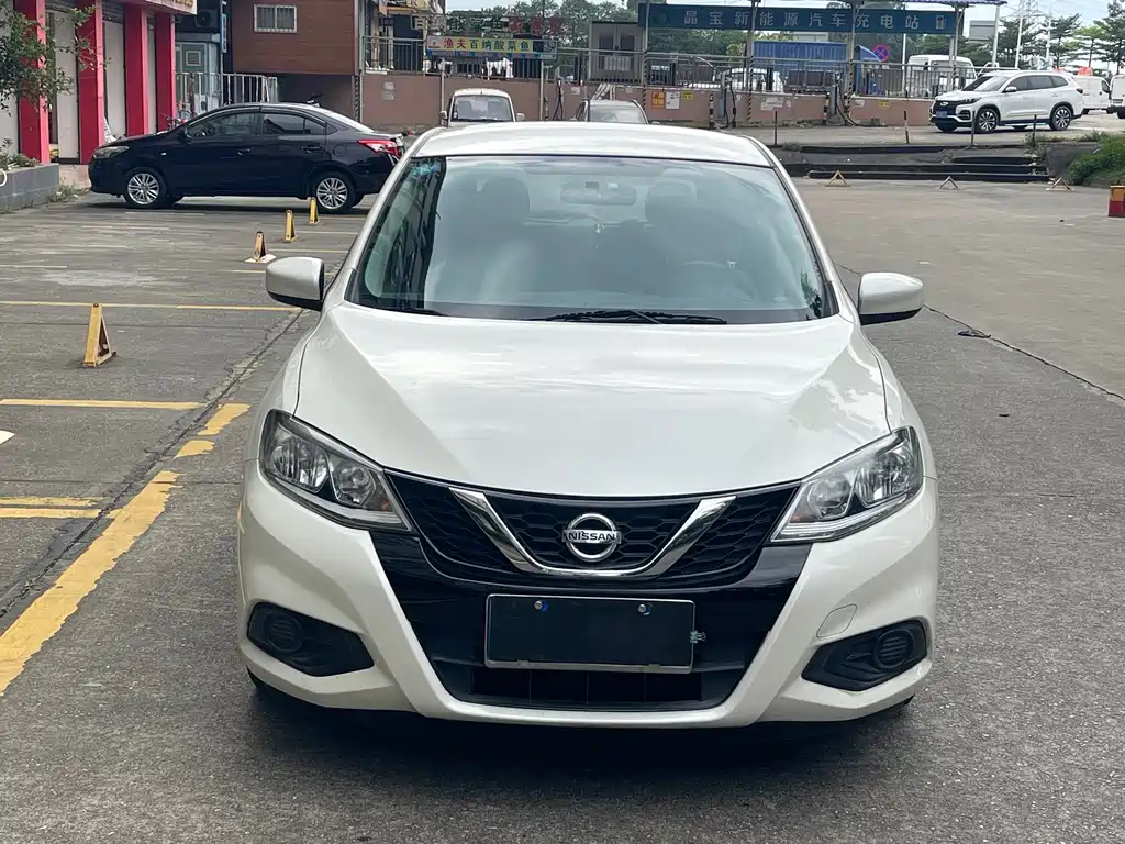 Nissan Tiida — миниатюра 2