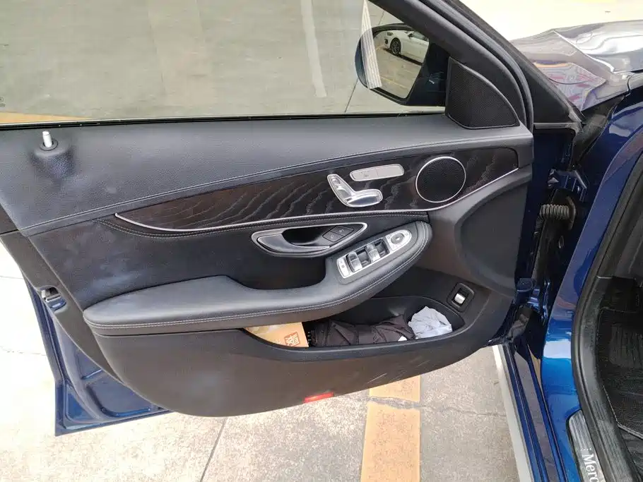 Mercedes-Benz C-Class — миниатюра 7