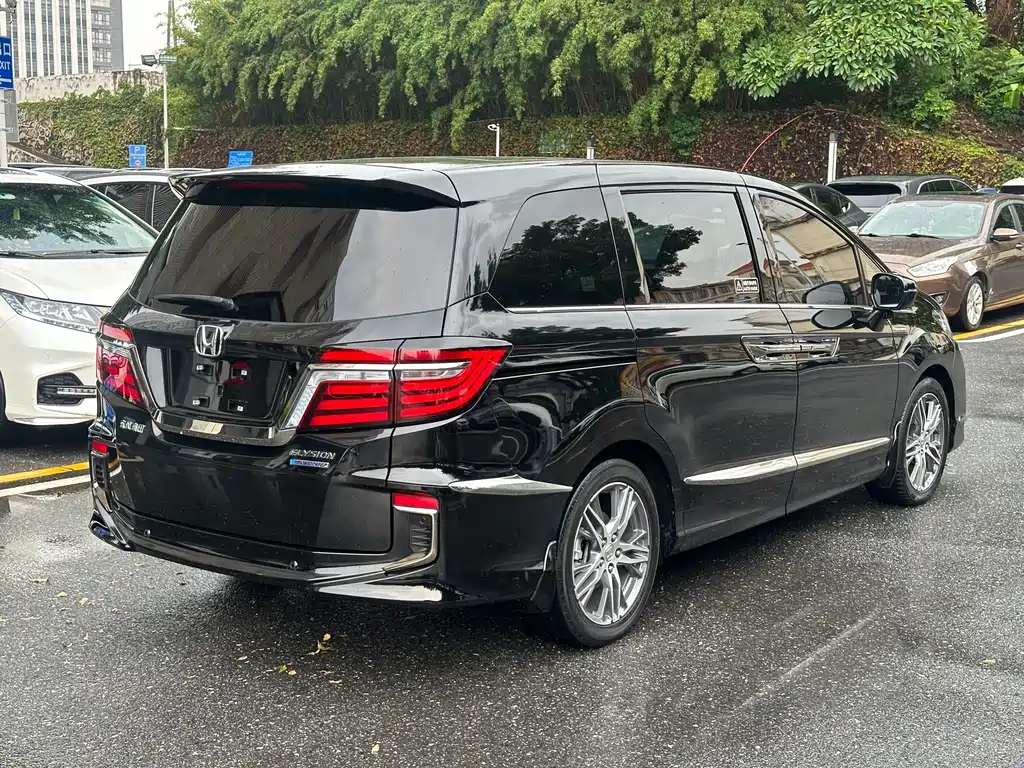 Honda Elysion 2.0L Hybrid Luxury Edition, фото 4
