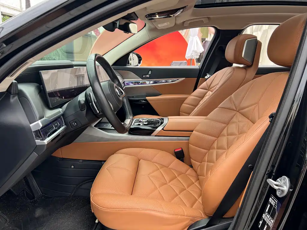BMW 7 Series — миниатюра 10