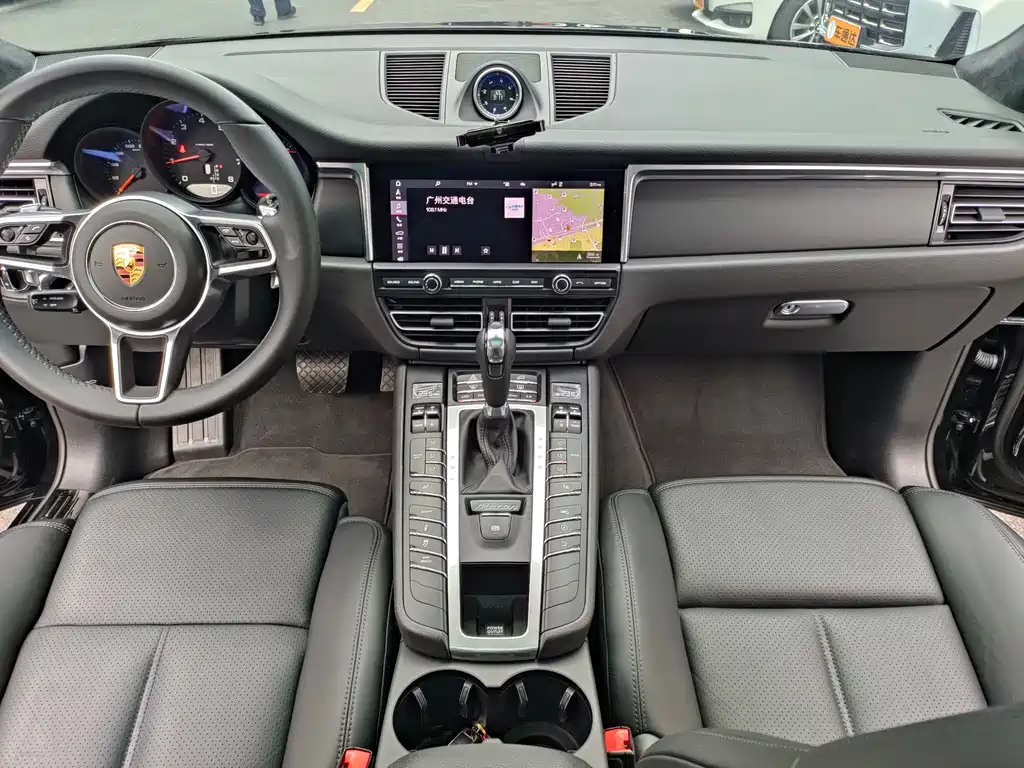 Porsche Macan — миниатюра 8