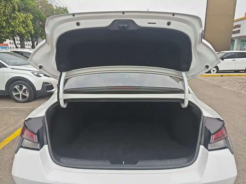 Hyundai Elantra — миниатюра 19
