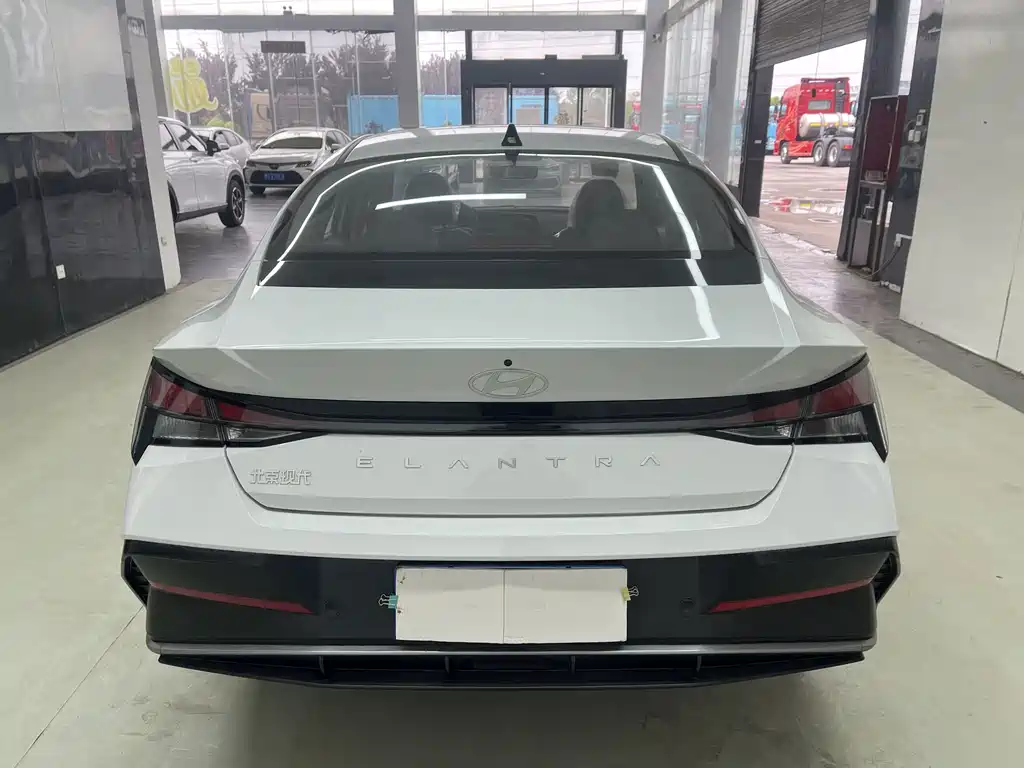 Hyundai Elantra — миниатюра 6