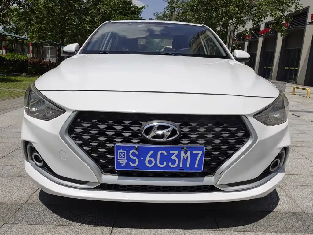 Hyundai Elantra — миниатюра 2