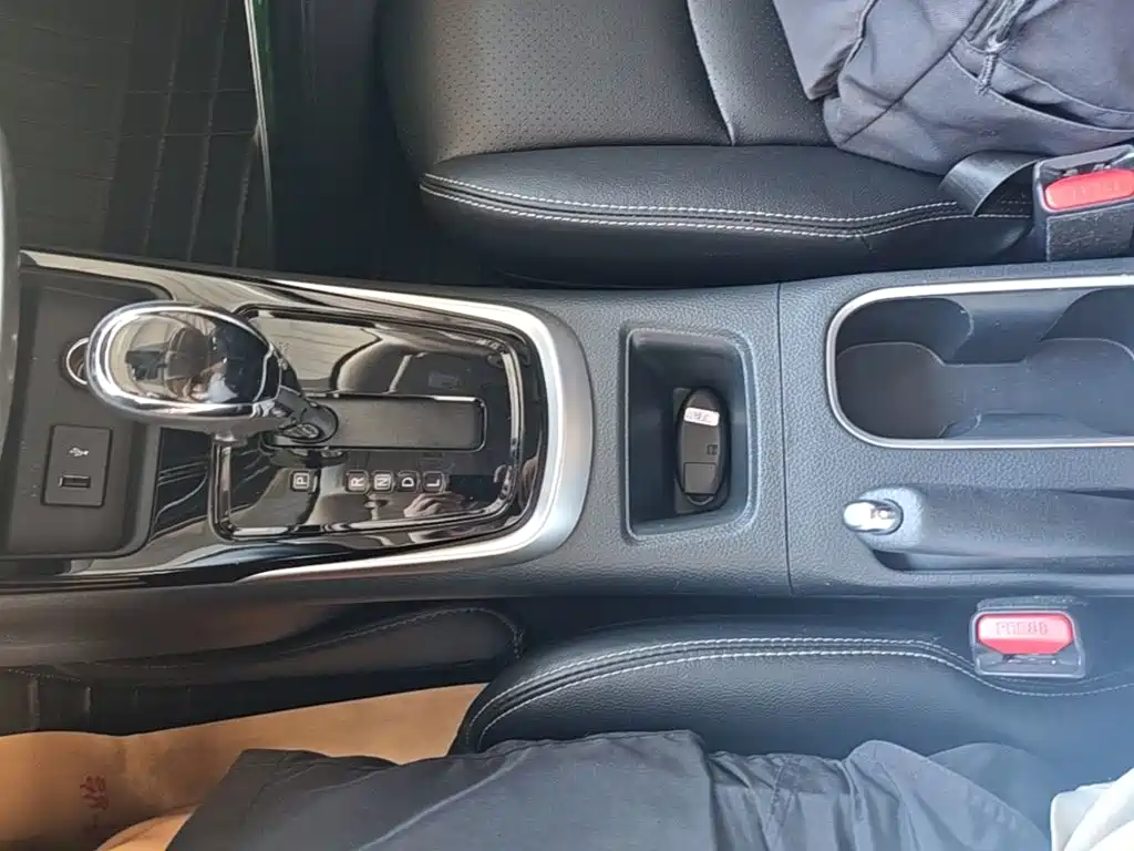 Nissan Tiida — миниатюра 14