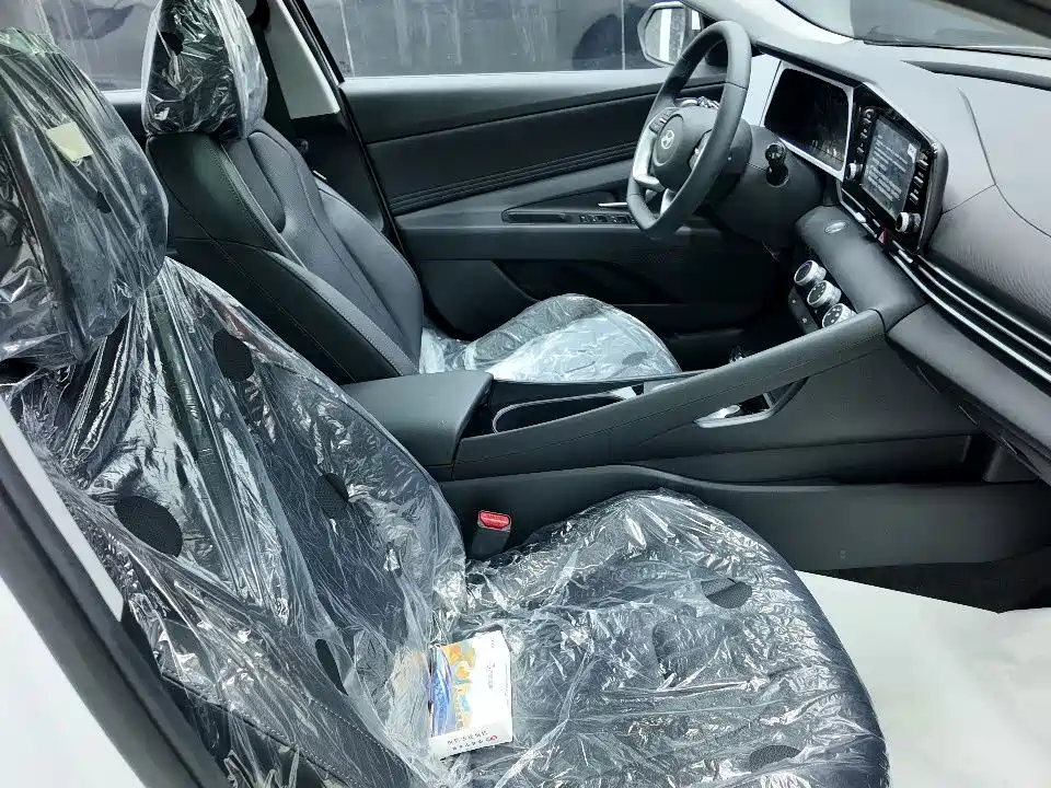 Hyundai Elantra — миниатюра 11