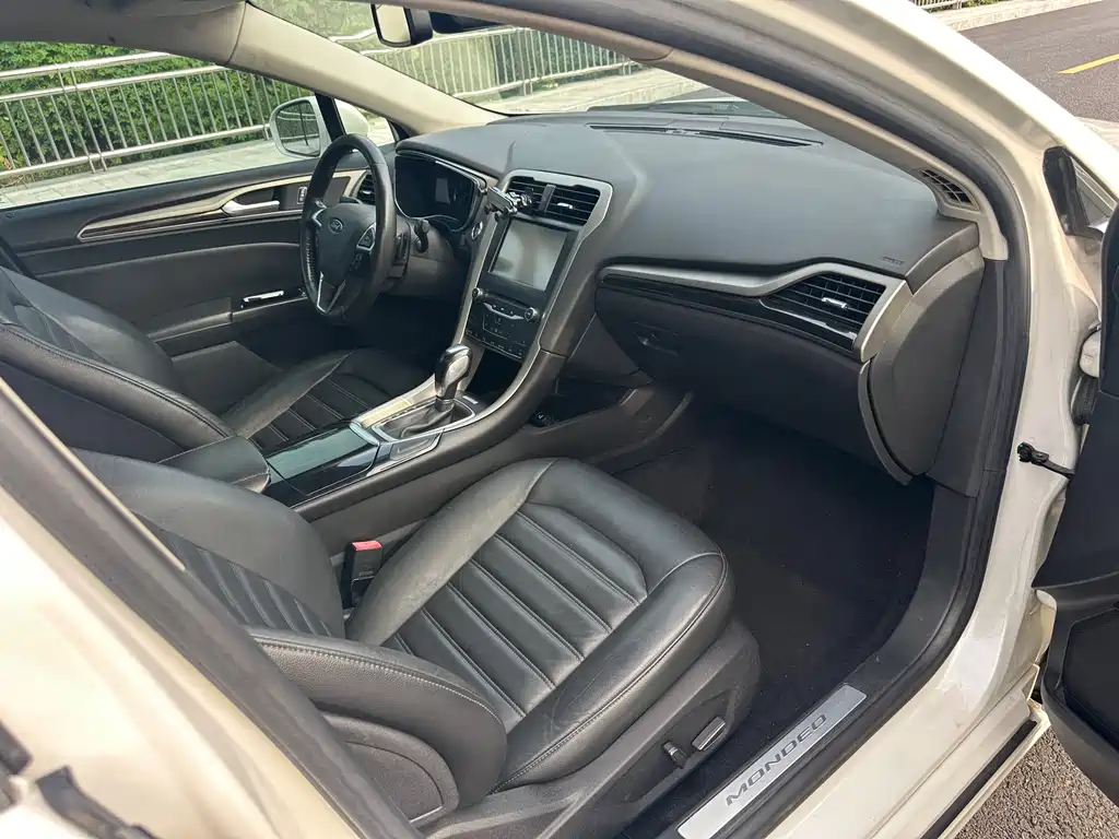 Ford Mondeo — миниатюра 9