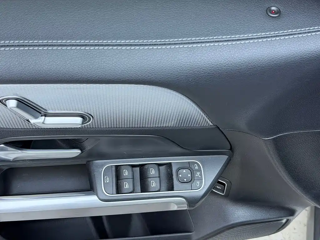 Mercedes-Benz GLB — миниатюра 4