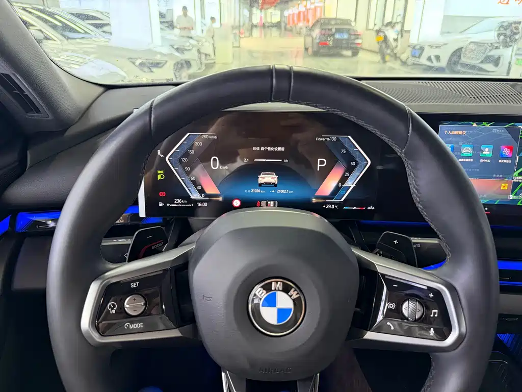 BMW 5 Series — миниатюра 11