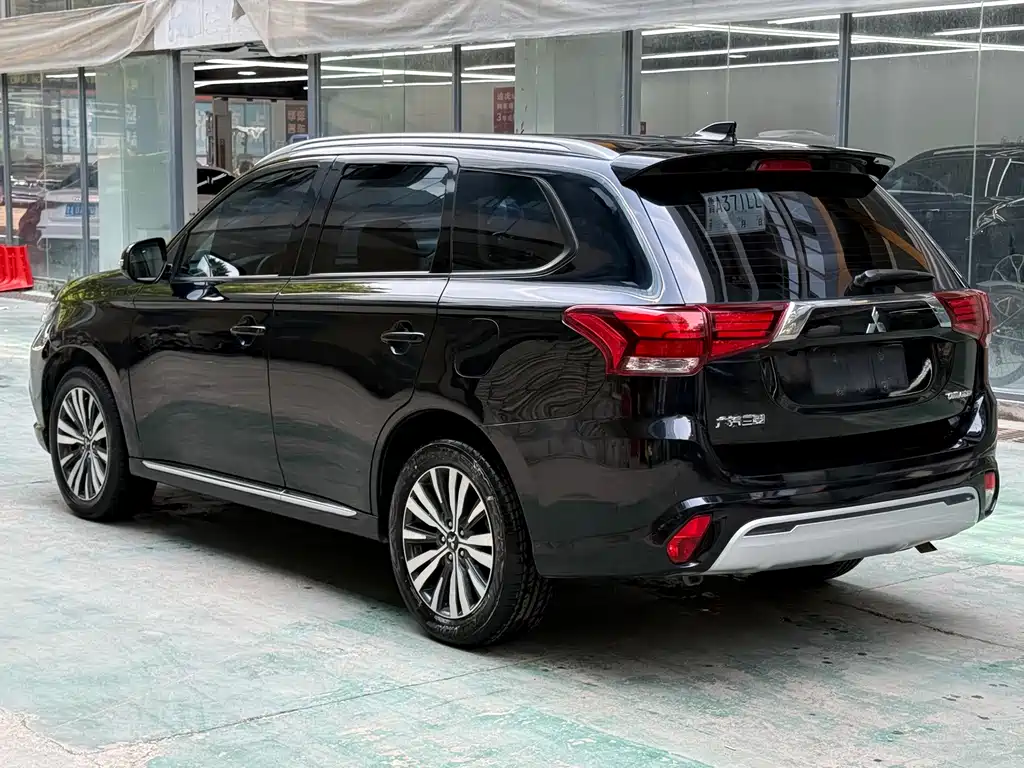 Mitsubishi Outlander — миниатюра 4