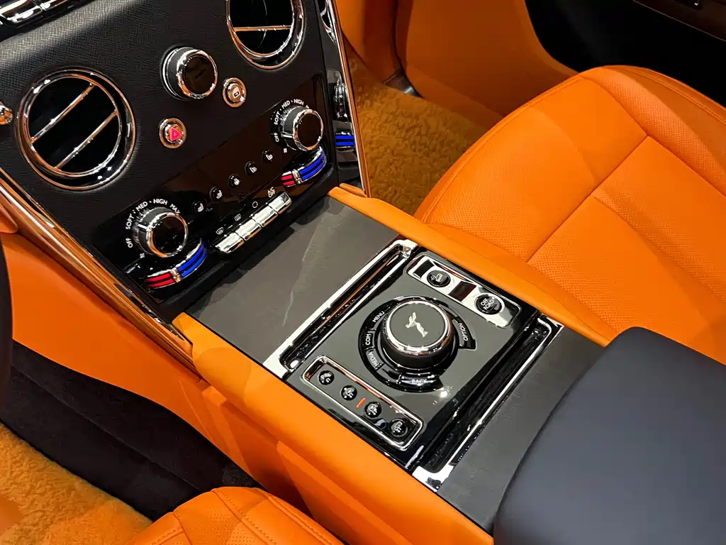 Rolls-Royce Cullinan — миниатюра 12