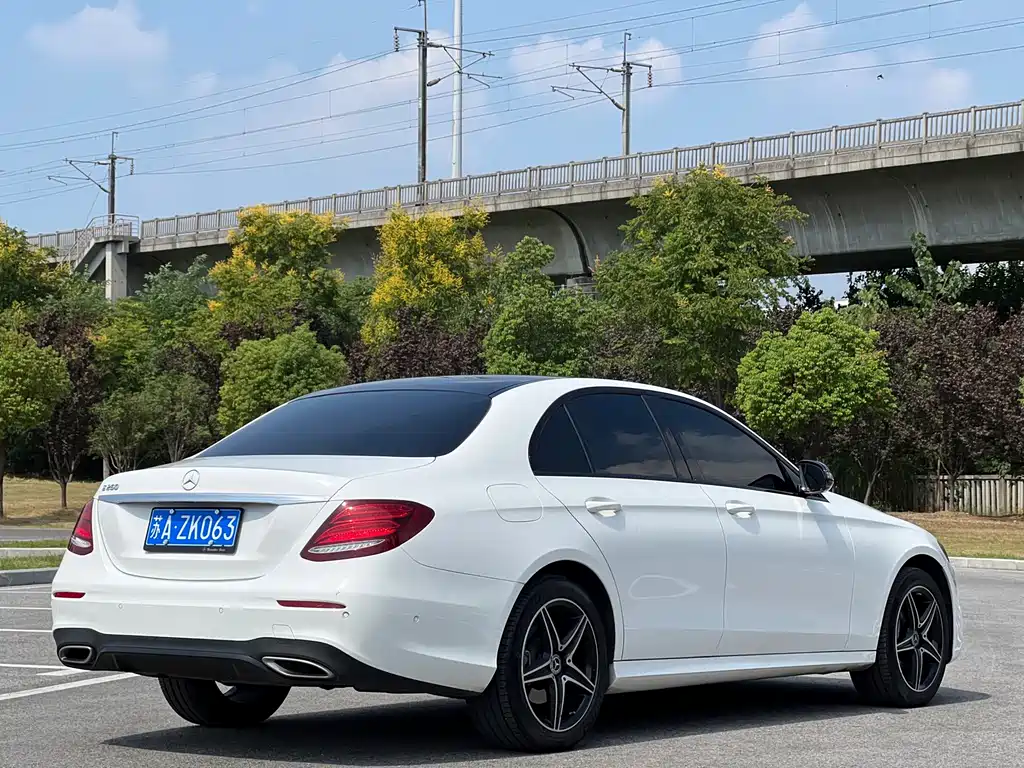 Mercedes-Benz E-Class (Import) — миниатюра 5