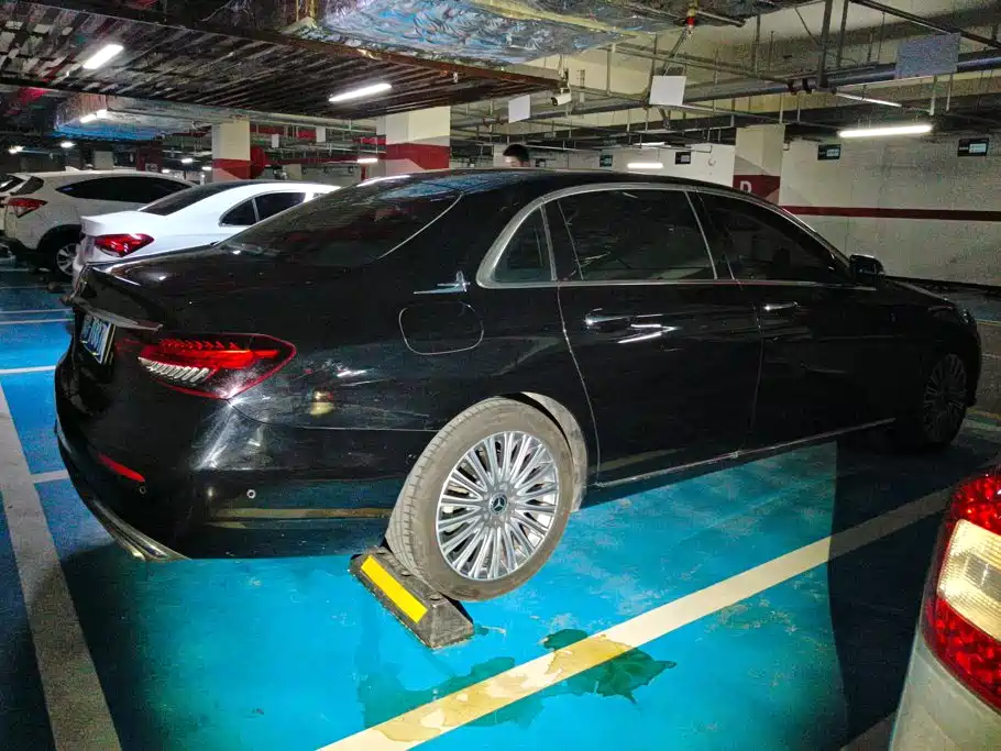 Mercedes-Benz E-Class — миниатюра 3