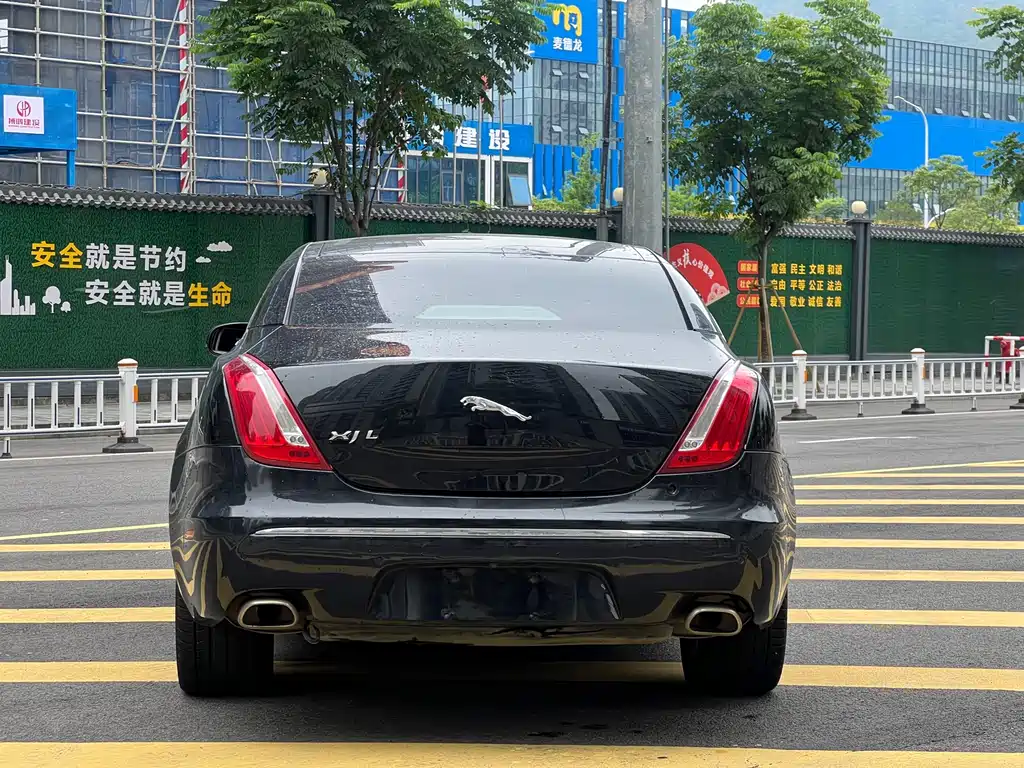 Jaguar XJ — миниатюра 6