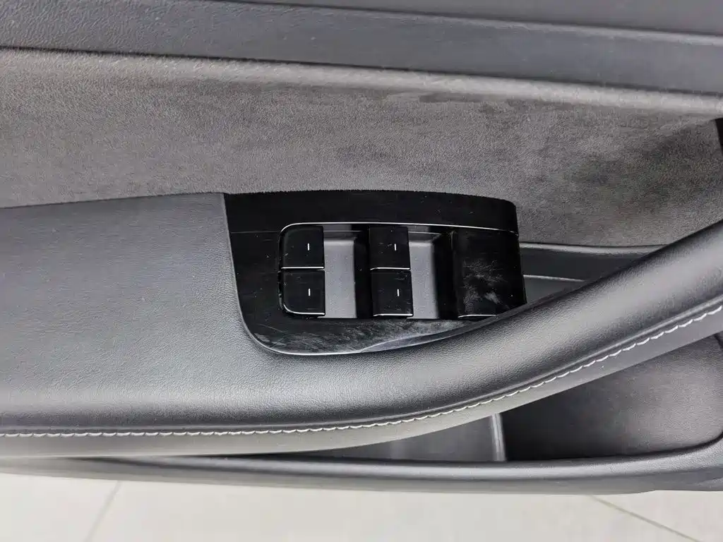 Tesla Model 3 — миниатюра 9