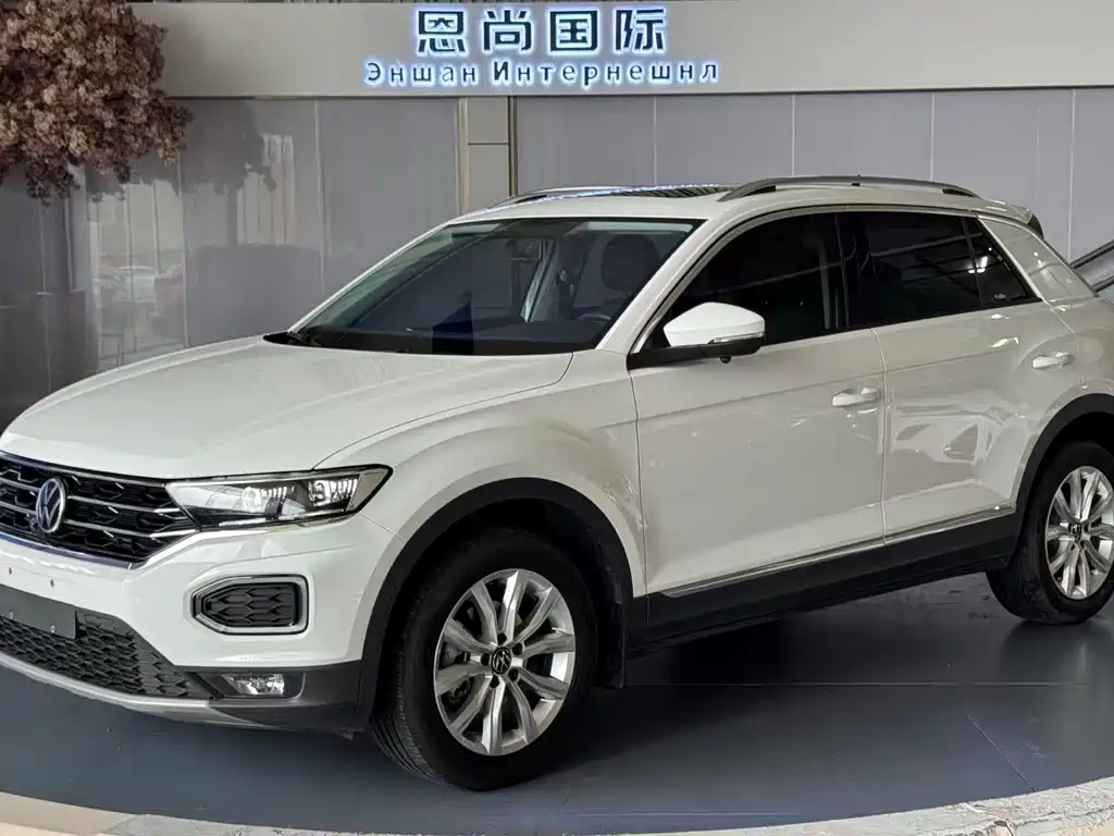 Volkswagen T-Roc 2022 — фото 1