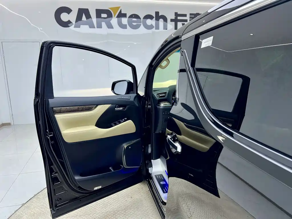 Toyota Alphard — миниатюра 41