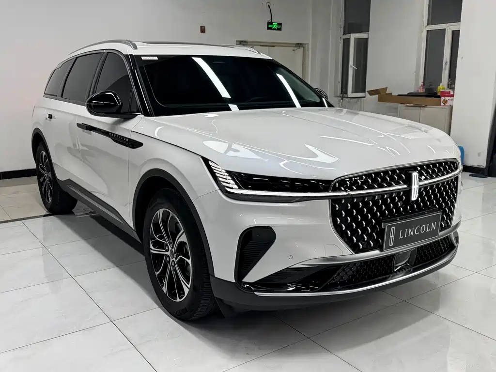Lincoln Nautilus 2025 2.0T