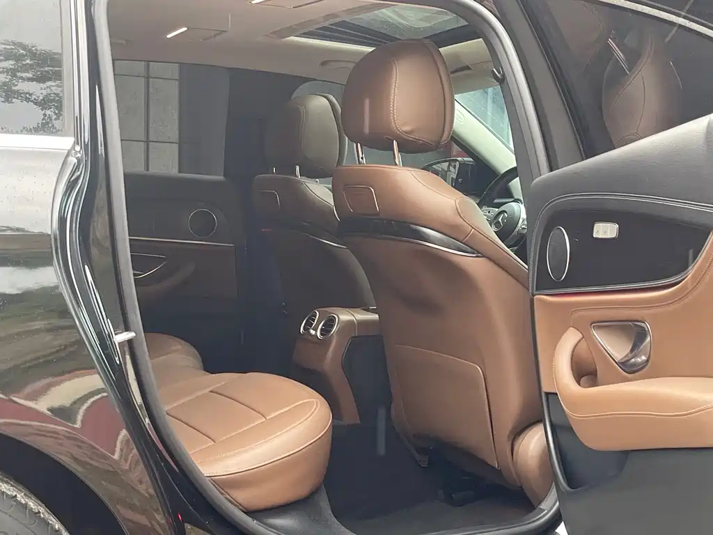 Mercedes-Benz E-Class — миниатюра 10