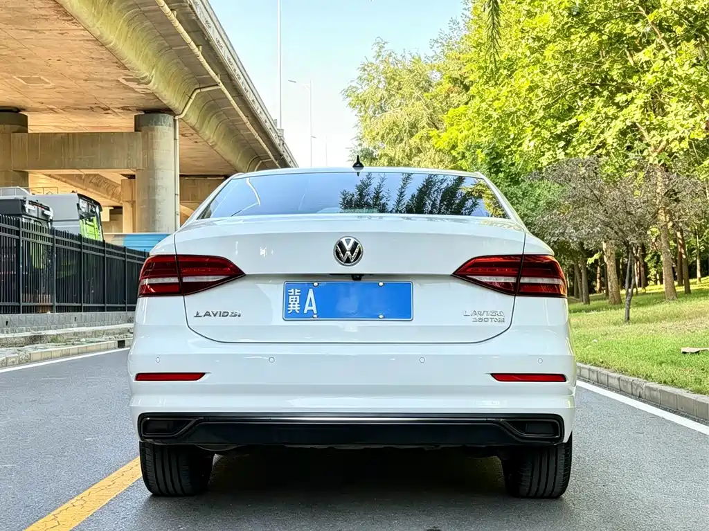 Volkswagen Lavida — миниатюра 5