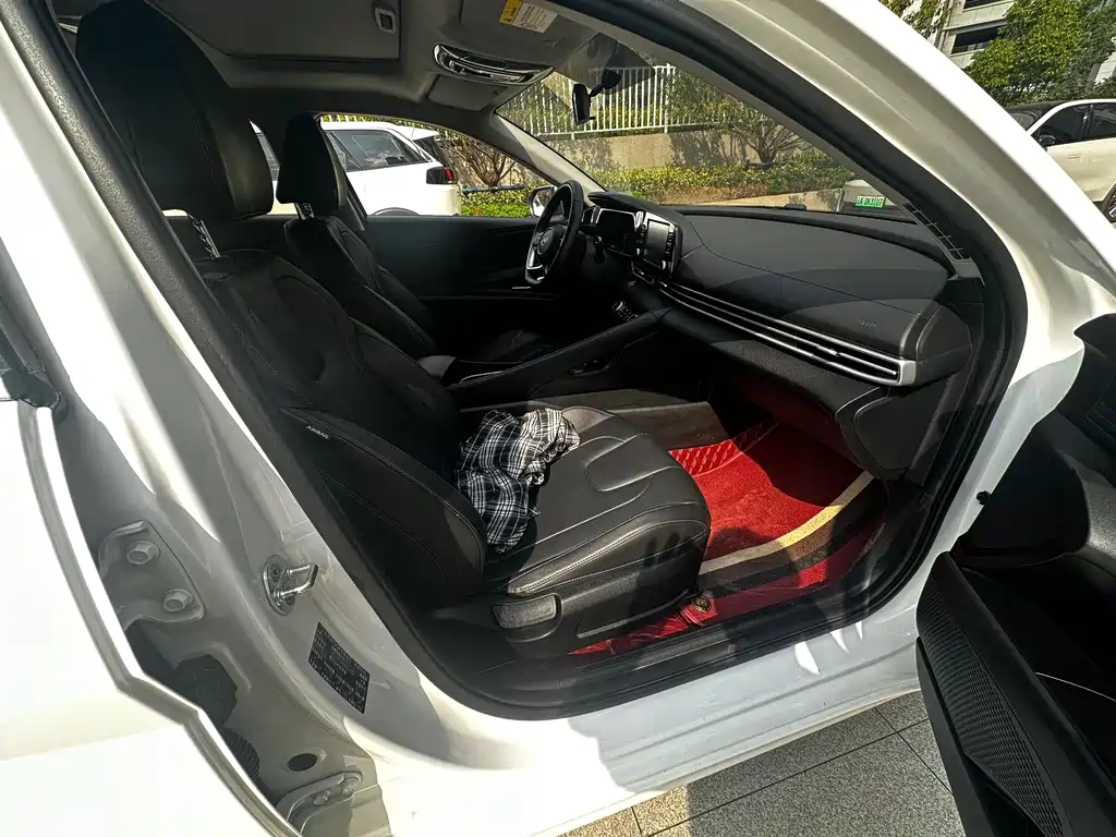 Hyundai Elantra — миниатюра 6
