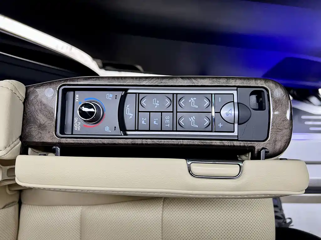 Toyota Alphard — миниатюра 28