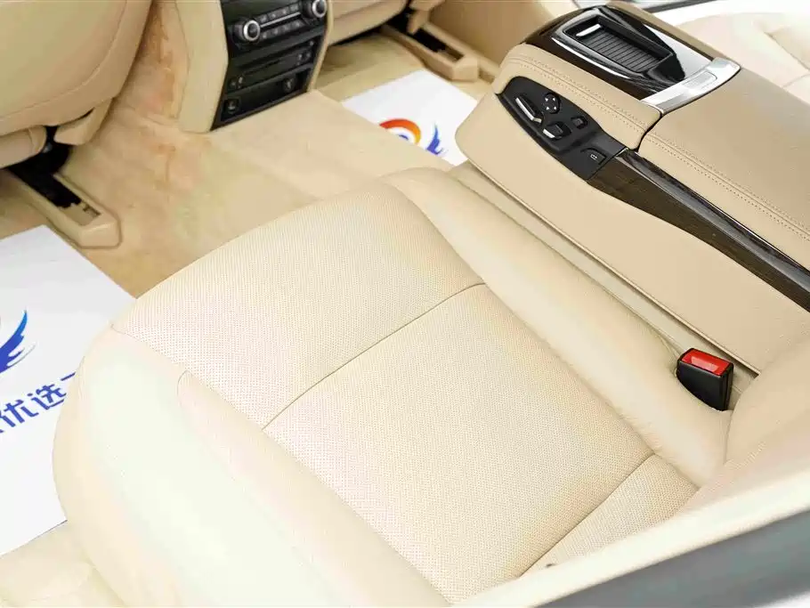 BMW 7 Series — миниатюра 14