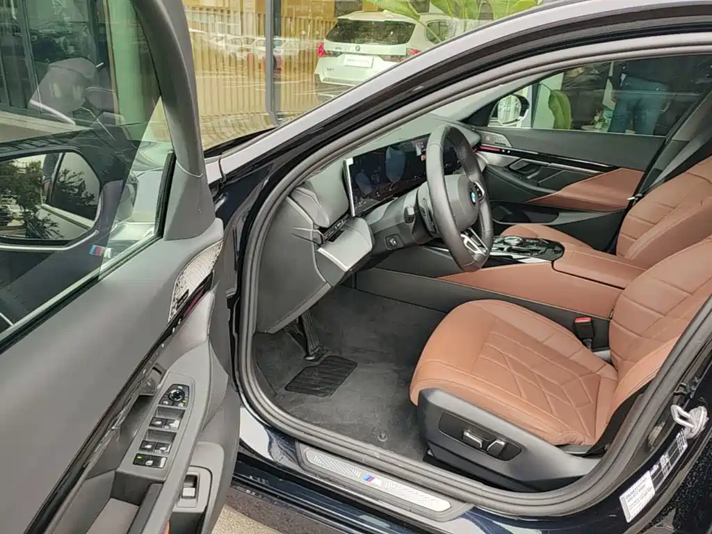 BMW 5 Series — миниатюра 16