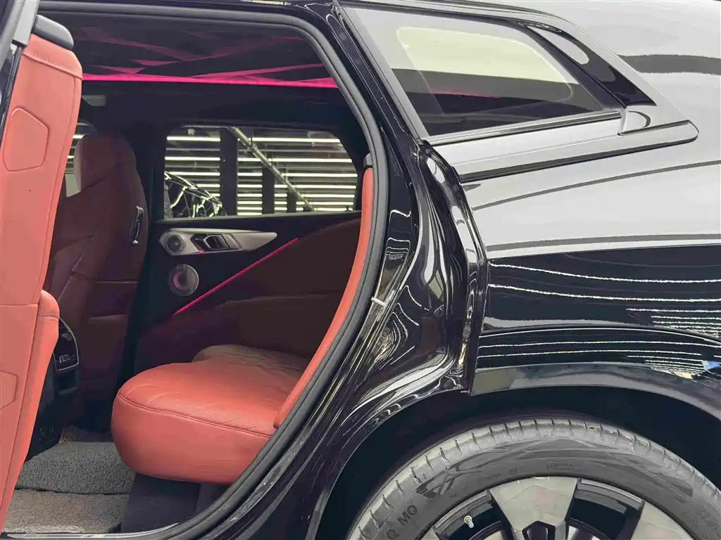BMW XM — миниатюра 9