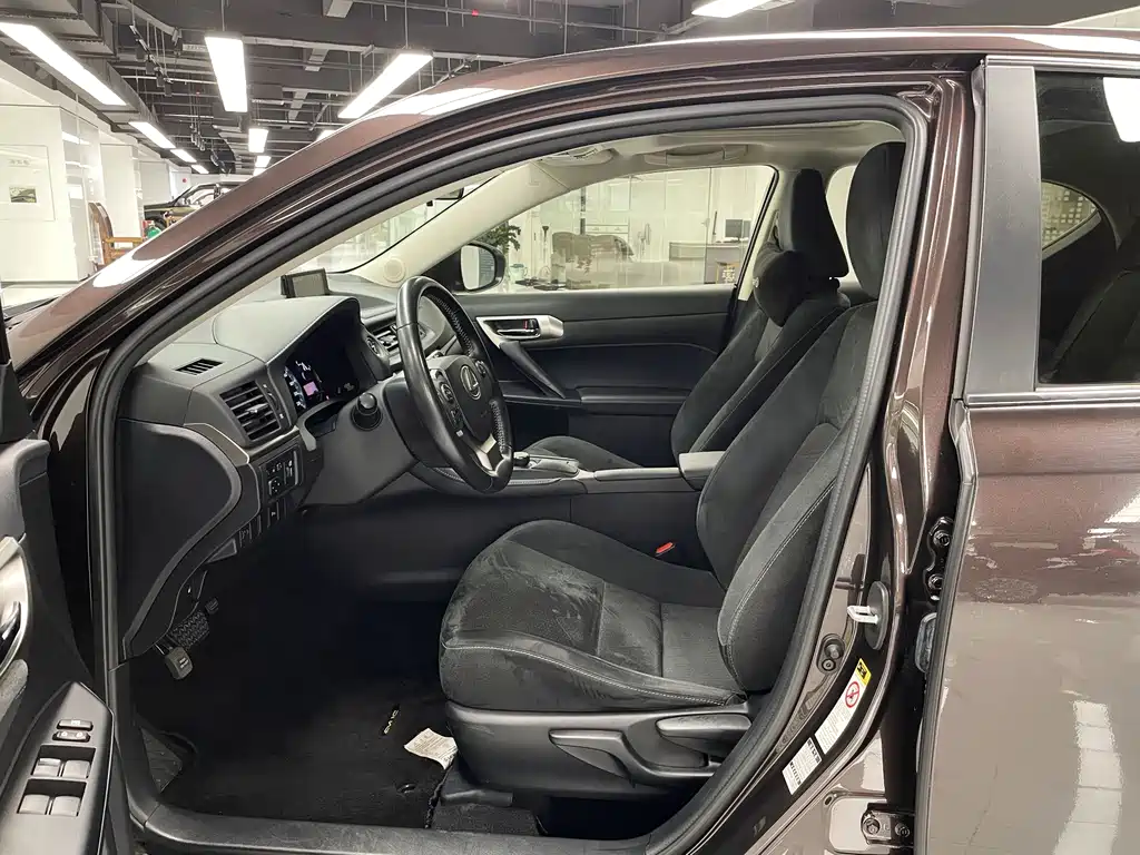 Lexus CT — миниатюра 11