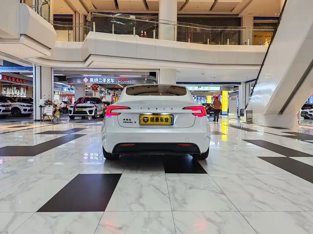 Tesla Model 3 — миниатюра 8
